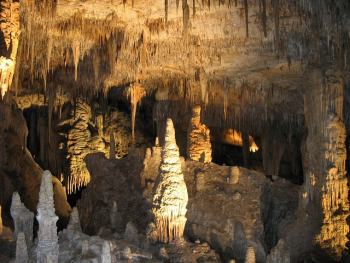 Caverne grotte spéléologie cavité
