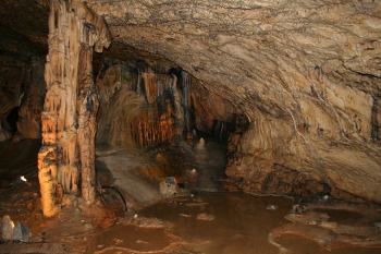 Grotte gouffre spéléo cavité
