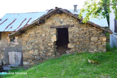 Grange grenier village Alpes Belledonne Venon